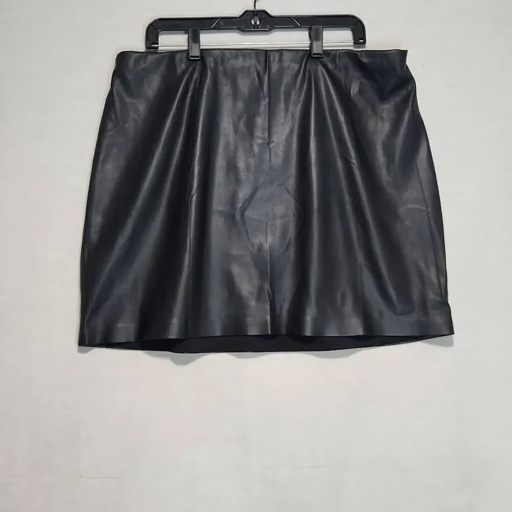 Brand New Express Women's Size XL Black Faux Leather Lined Mini Skirt Party